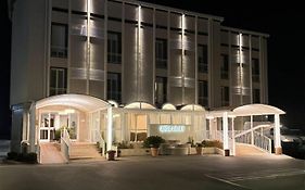 Hotel Holiday